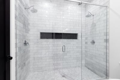 Glass-Enclosed Shower and Tub Combo